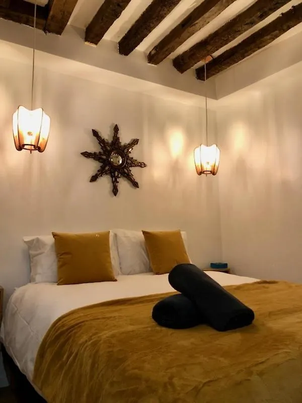 Cocoon Gallery B&B *