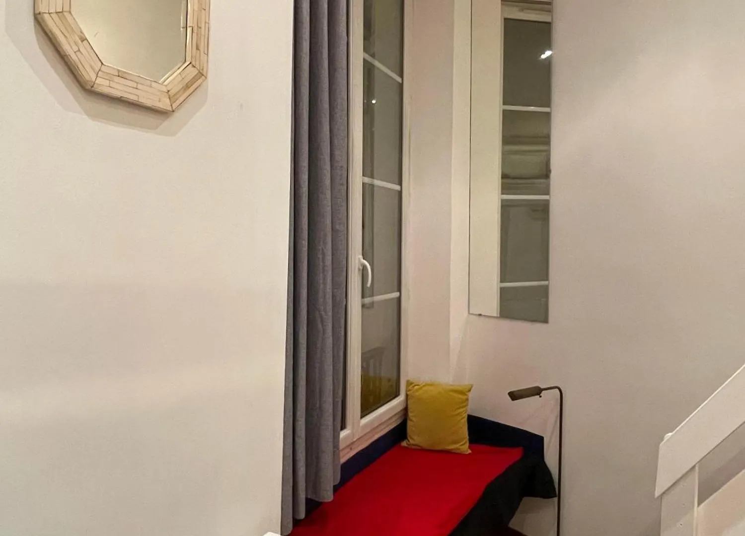Cocoon Gallery B&B *
