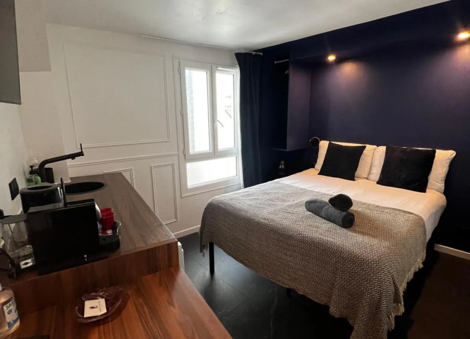 Cocoon Gallery B&B *
